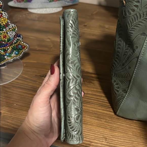 Large American West Navajo Soul genuine, leather, Zip Top Tote purse & wallet - Picture 13 of 15